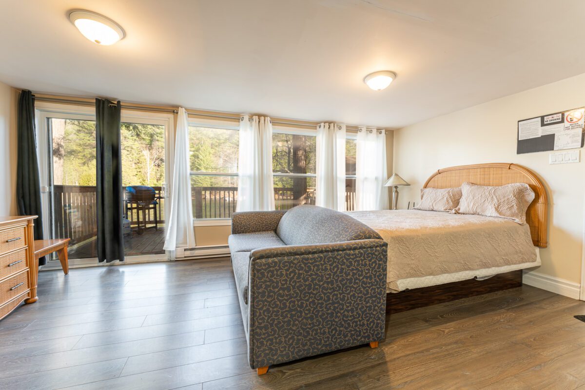 Bright studio sleeping and living area in Cabin 11