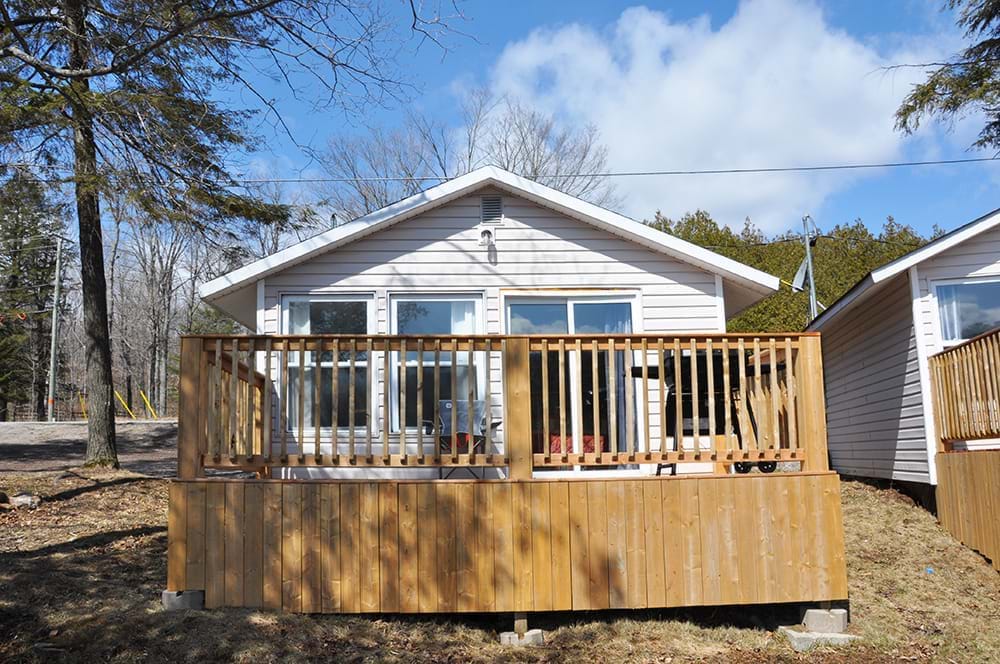 Studio cottage lakefront exterior